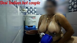 Desi Savita bhabhi nude bath in the bathroom xxx video